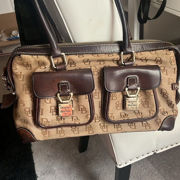 VINTAGE DOONEY & BOURKE - Picture 2 of 14